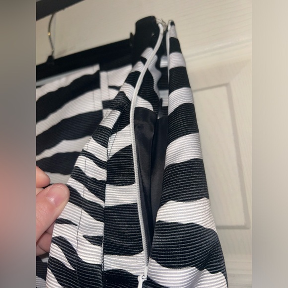 Express Design Studio Pleated Skirt - Picture 7 of 8